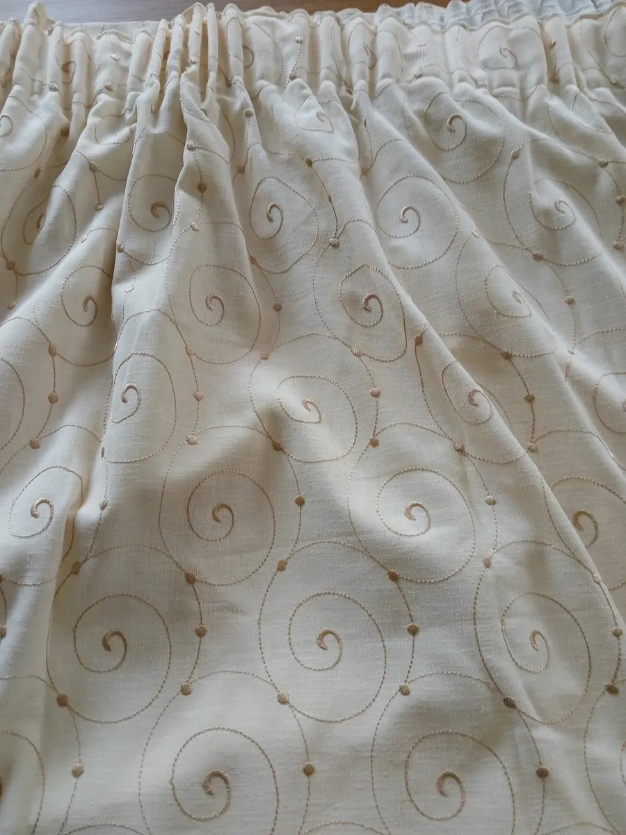 Curtains - Image 3