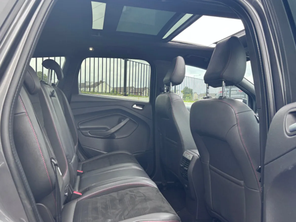 FORD KUGA ST-LINE 1.5 HIGH SPEC PANORAMIC SUNROOF - Image 3