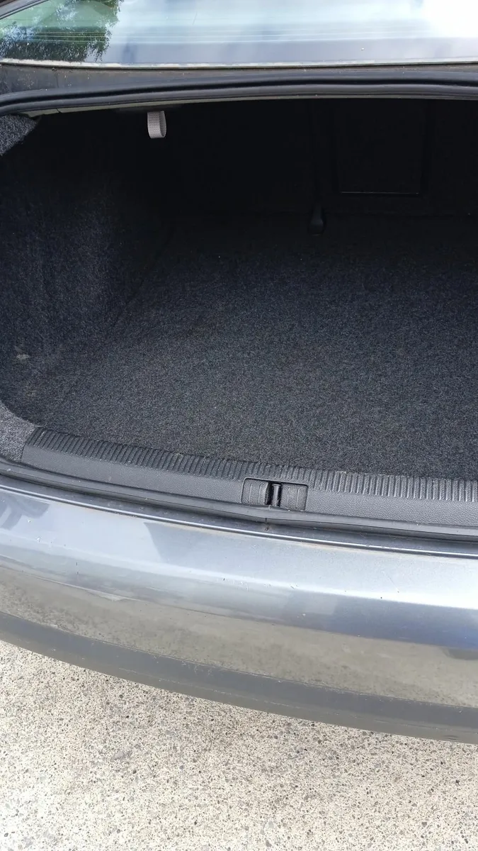 Volkswagen Jetta 2008 - Image 3