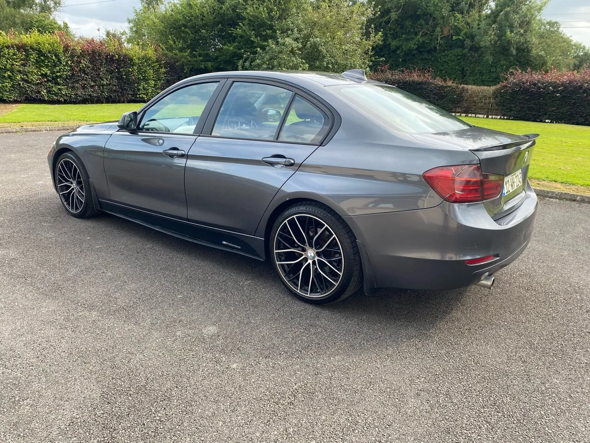BMW 320 - Image 4
