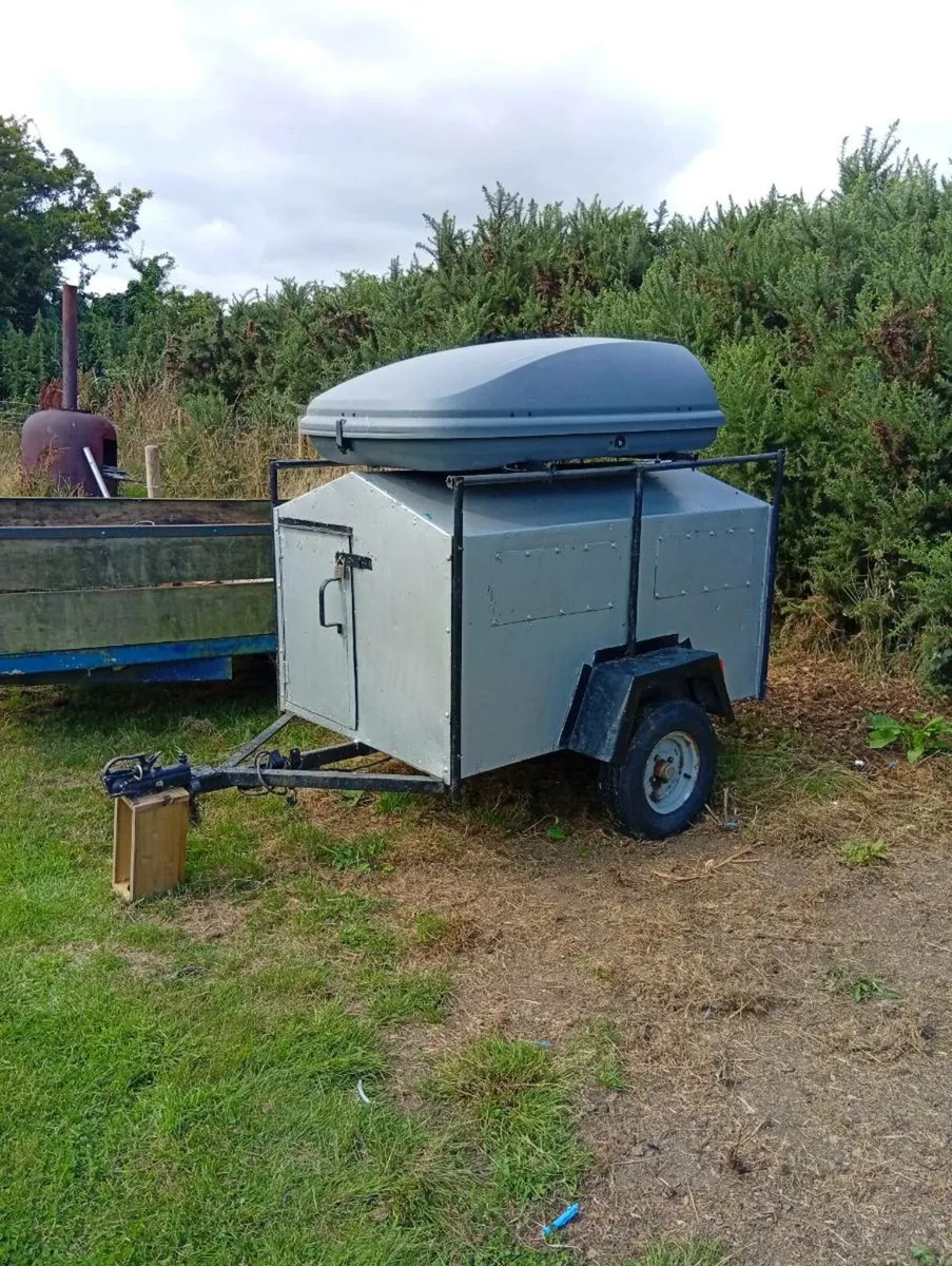Camping trailer