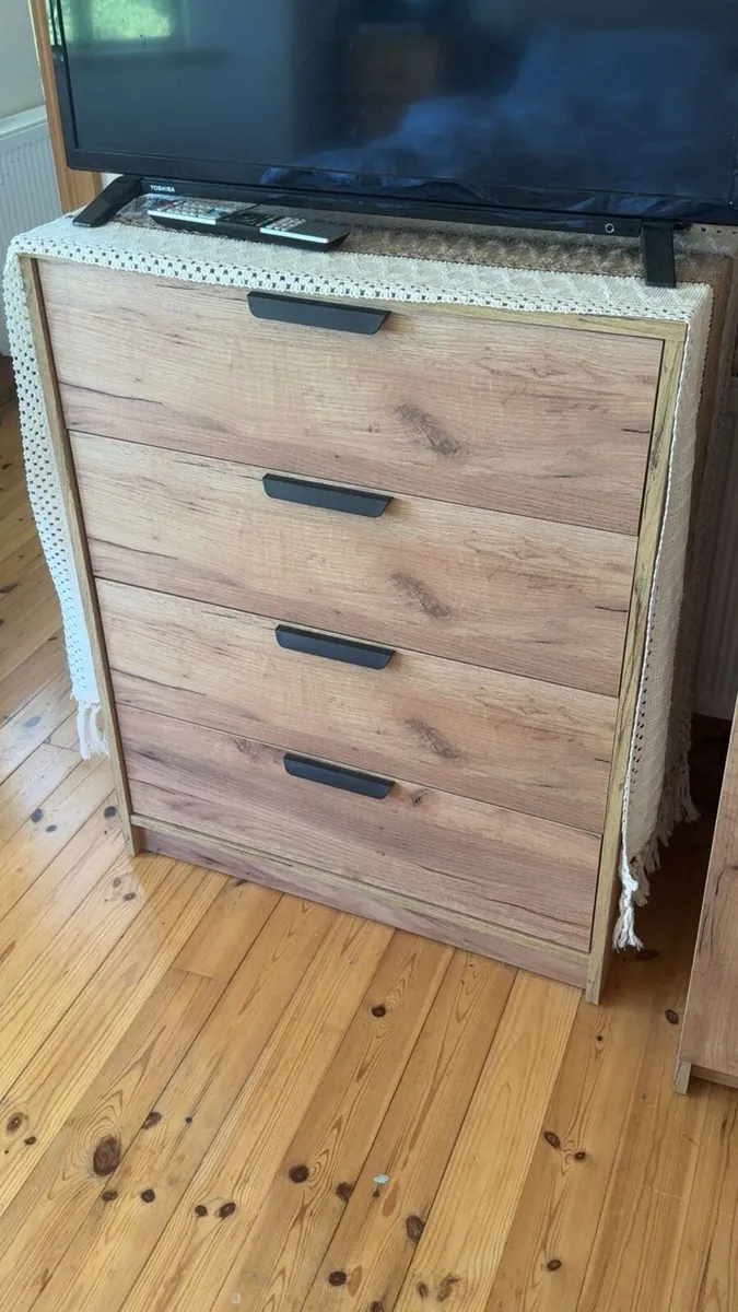 Bedroom furniture - Image 4
