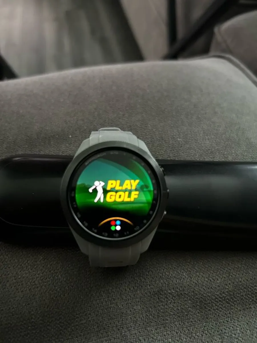 Garmin Approach S70 42mm GPS golf watch. - Image 2