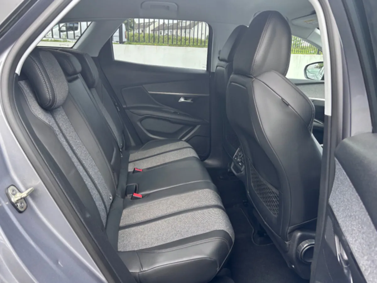 Peugeot 3008 ALLURE 1.2 130BHP AUTOMATIC LOW KMS - Image 4