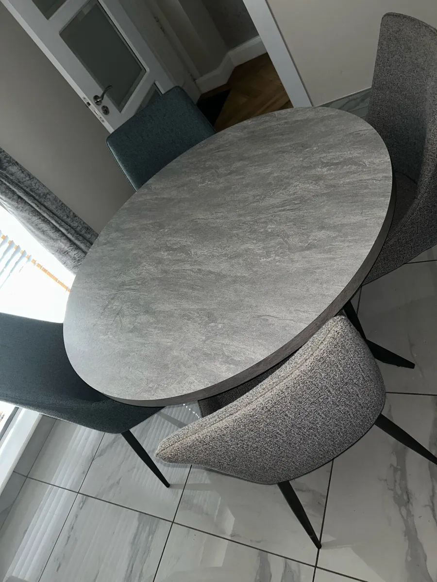 Kitchen table and 4 chairs - Image 1