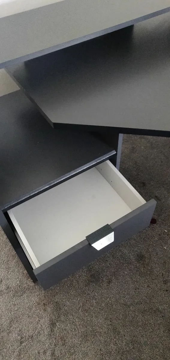 Desk - Image 2