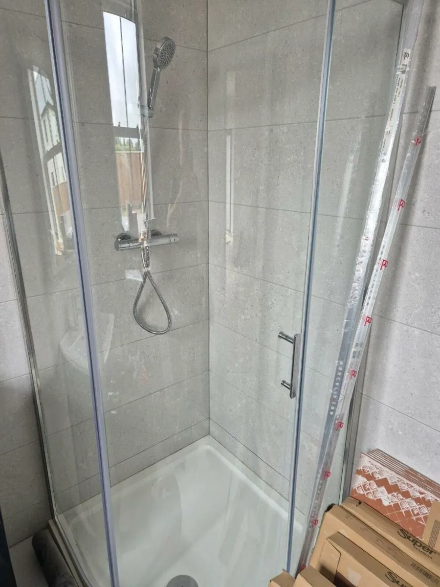 Bathroom floor and wall tiles - Image 3