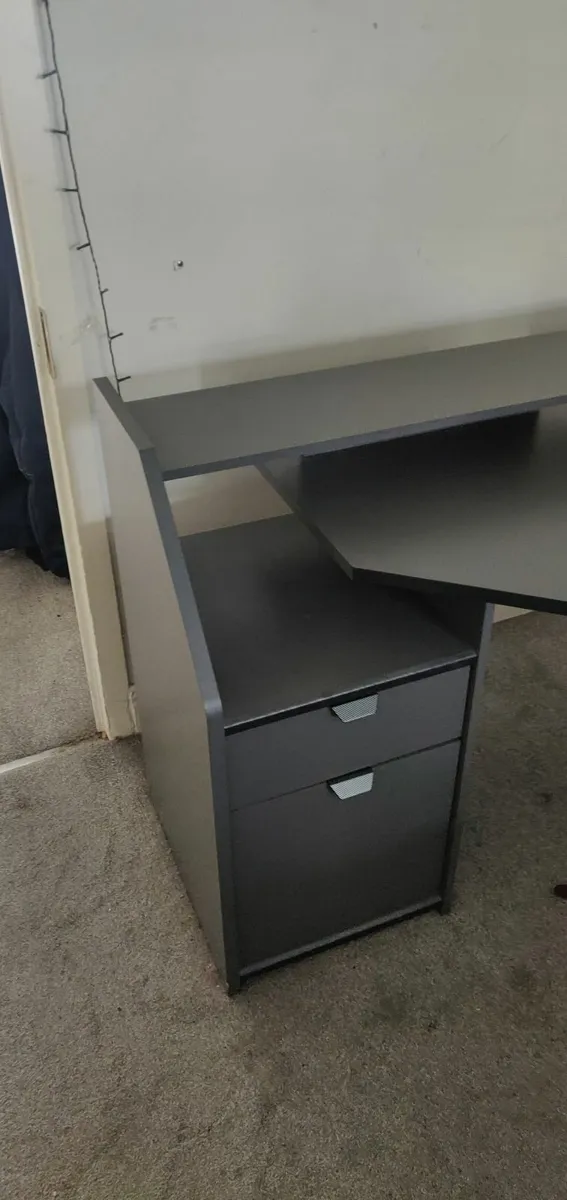 Desk - Image 4
