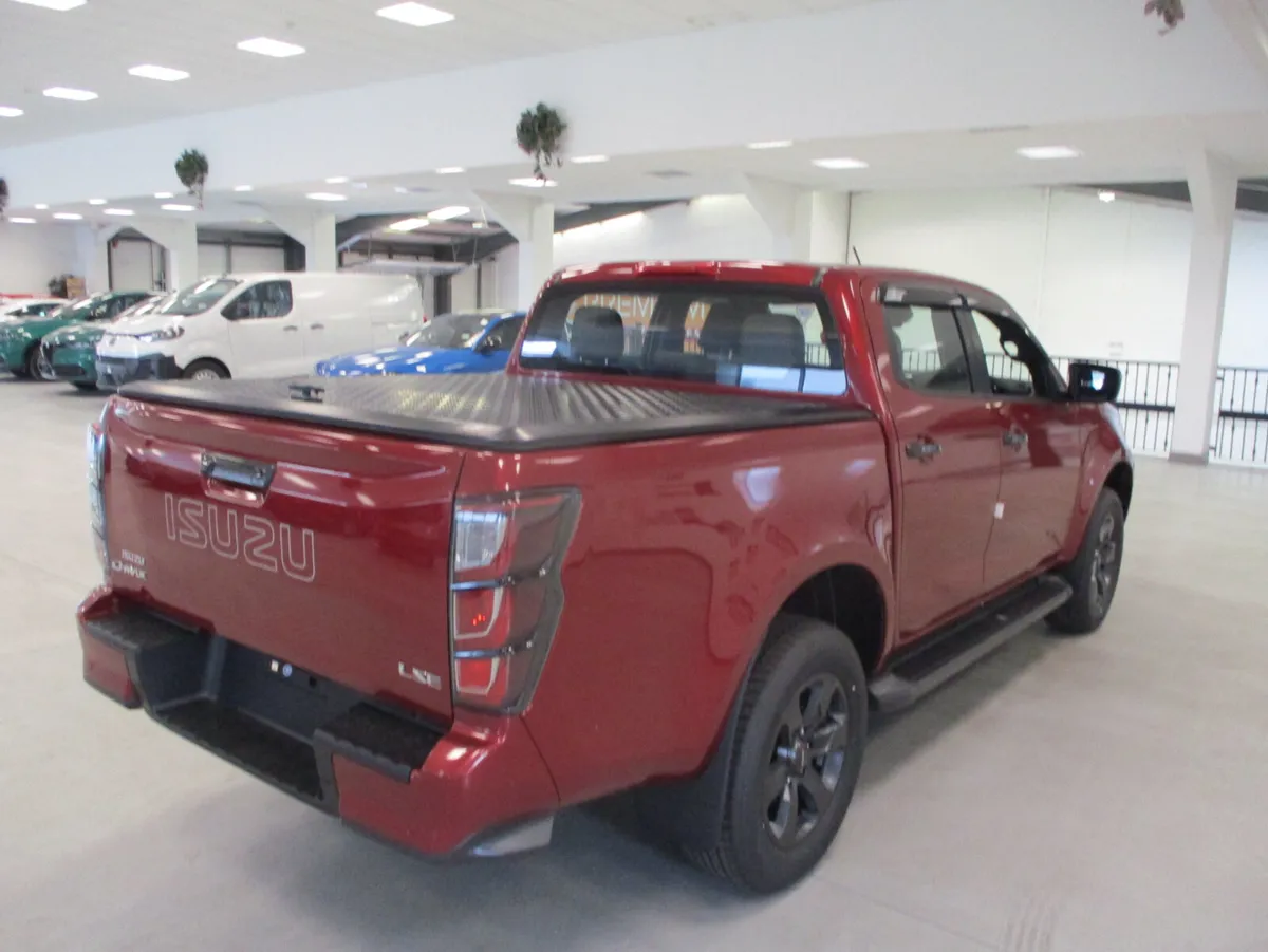 ISUZU D-MAX 2025 CREW CAB 4X4 NEW - Image 4