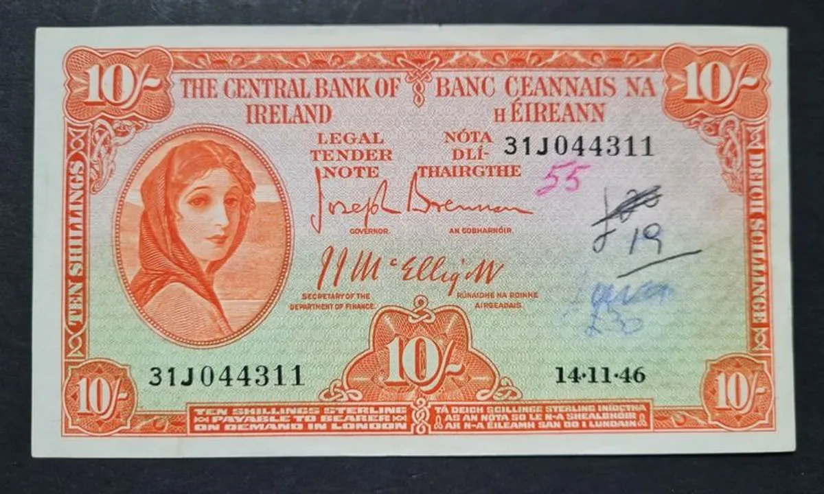 Ireland 1946 10/ Shilling Lady Lavery (08j) Banknote - Image 1
