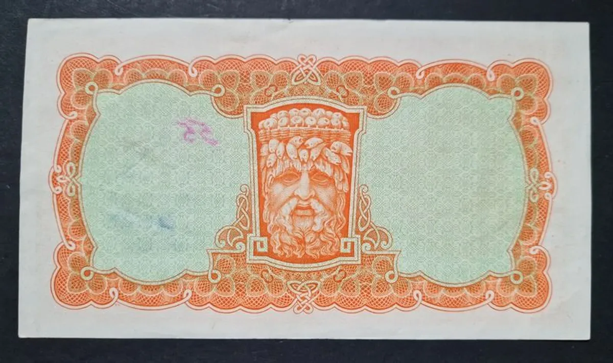 Ireland 1946 10/ Shilling Lady Lavery (08j) Banknote - Image 2