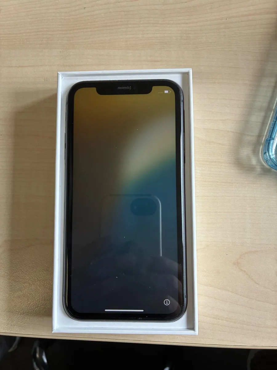 Apple IPhone 11 - Image 2