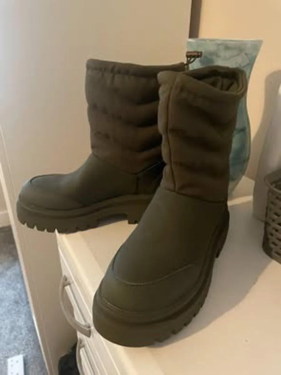 Khaki Winter Boots UK4 EU37 US6.5 - Image 1