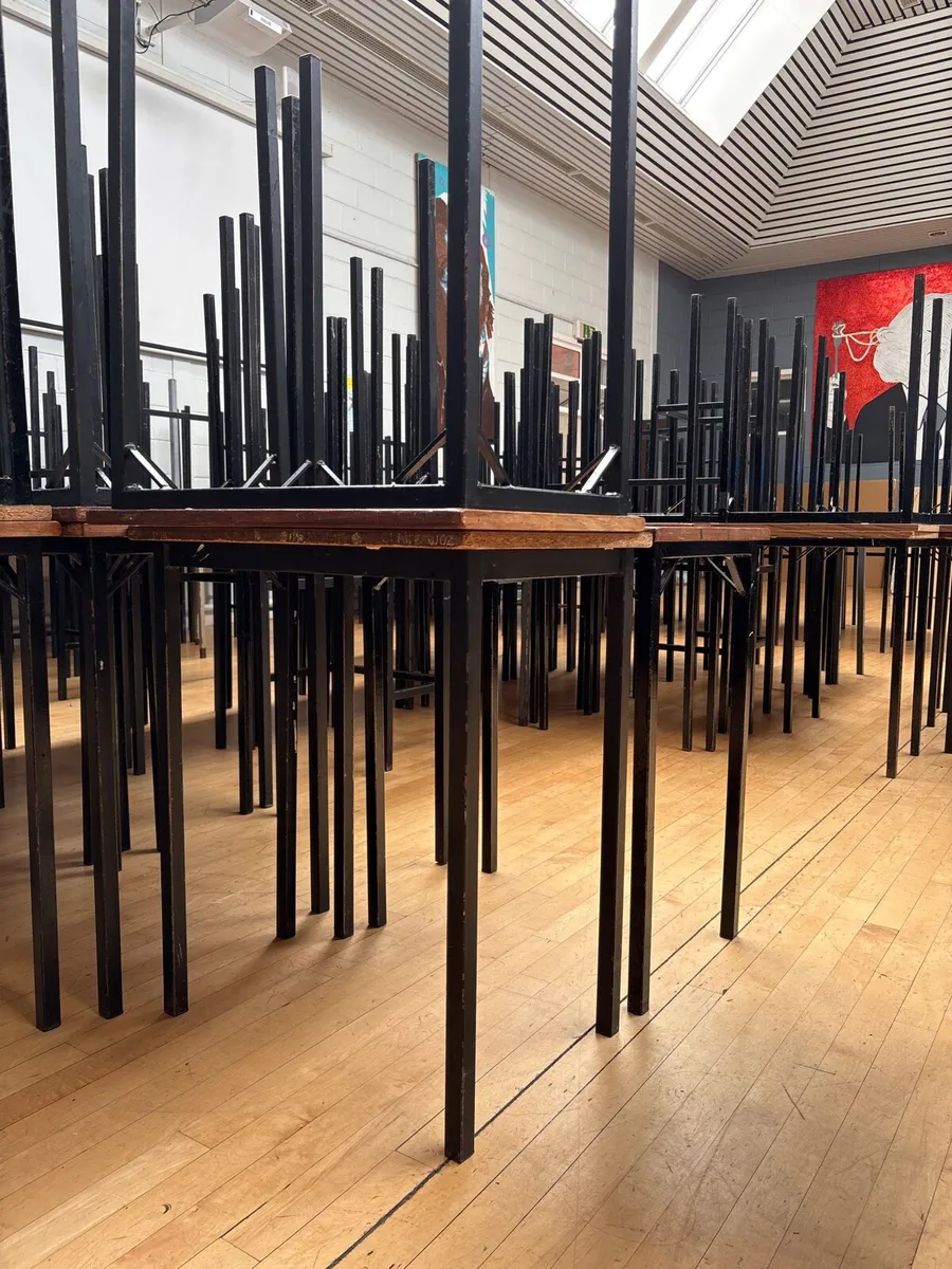 School desks - Image 4