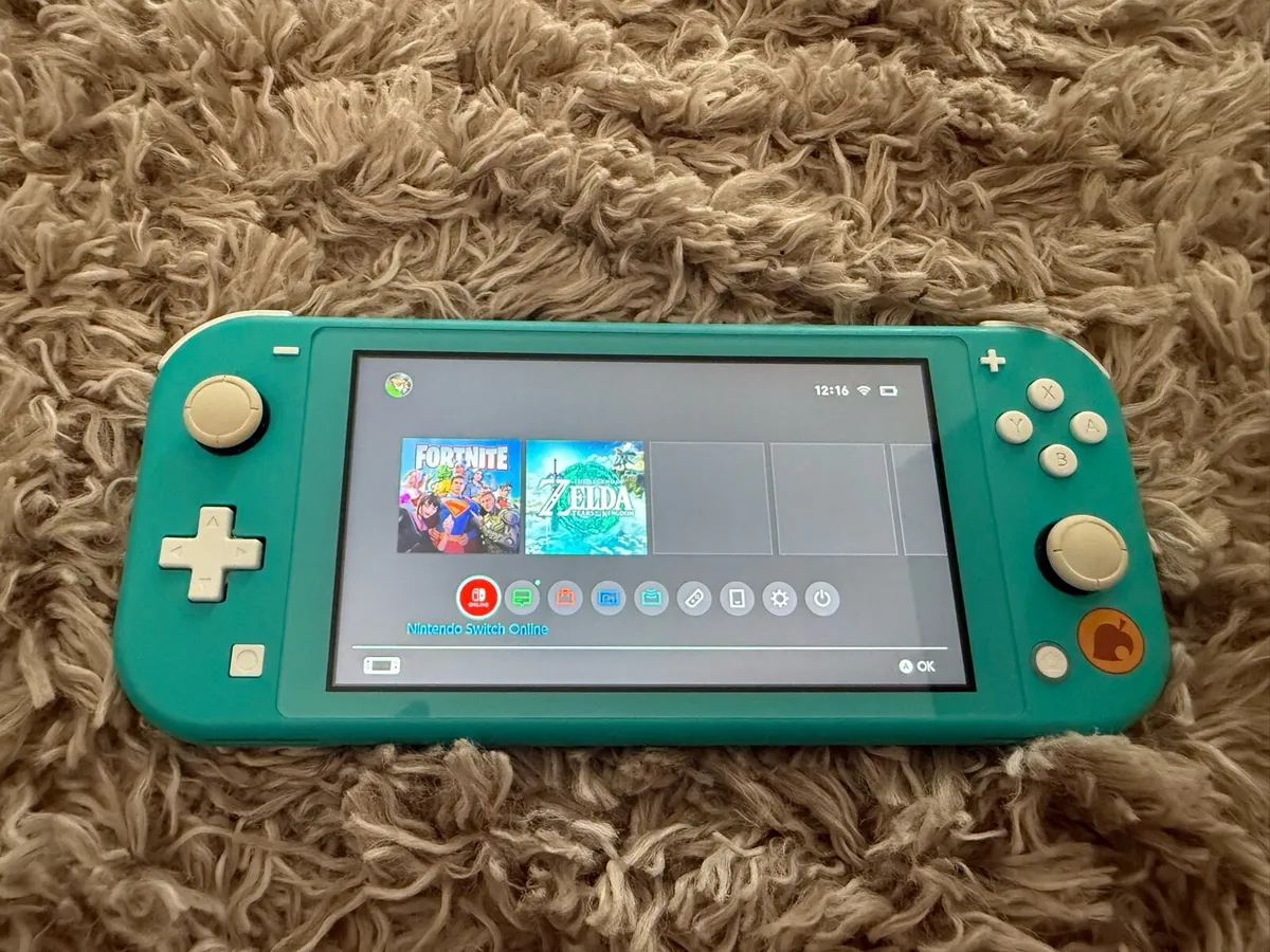 Nintendo Switch Lite without games - Image 1