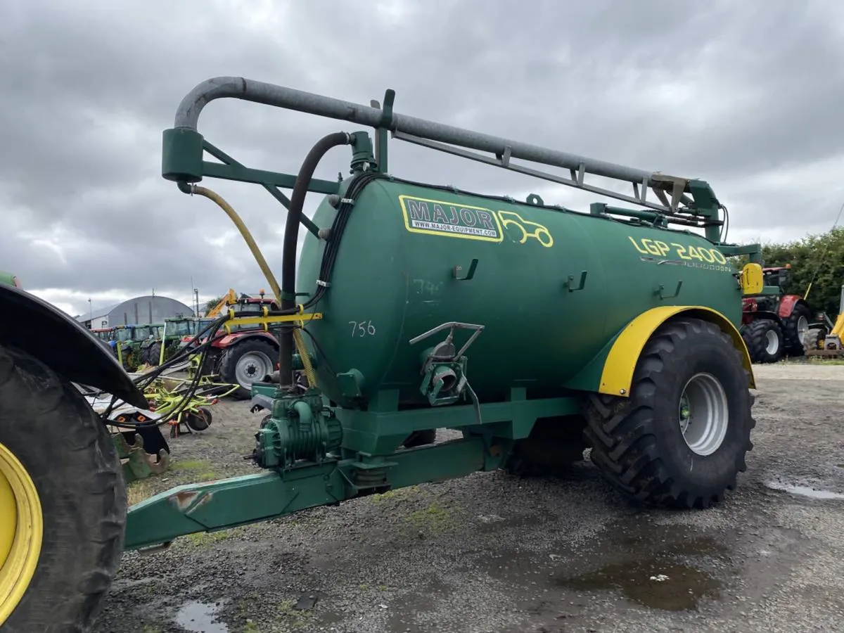 Major 2400 Gallon Tanker - Image 3