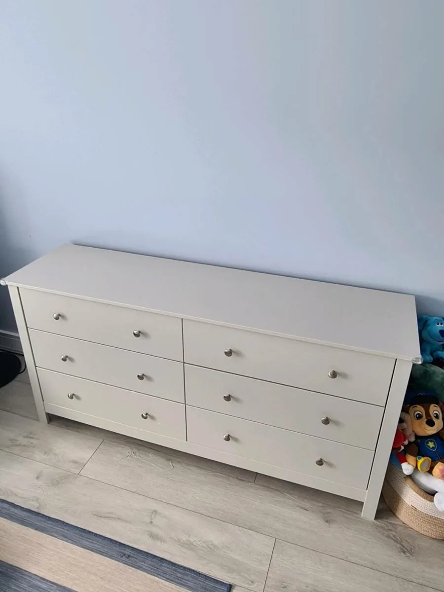 Chester drawers - Image 1