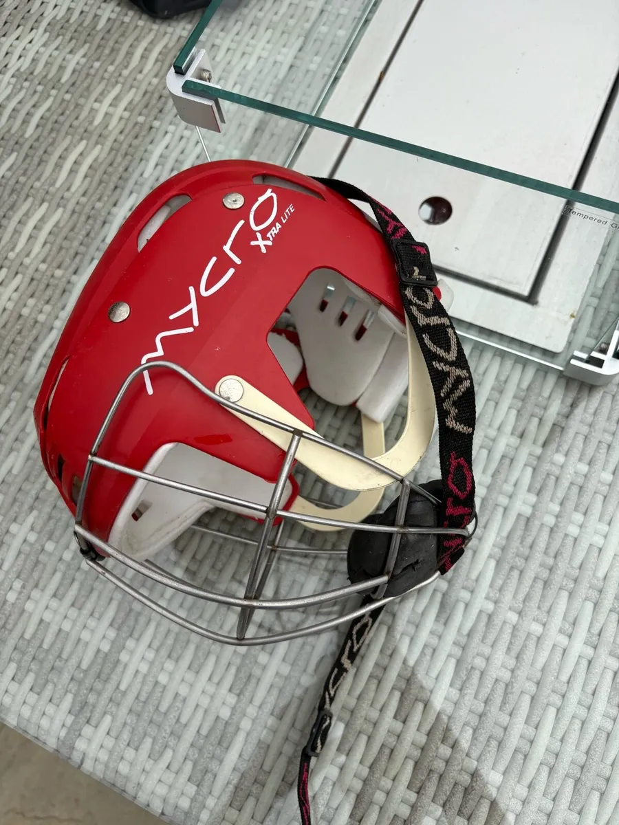Hurling helmet - Image 2