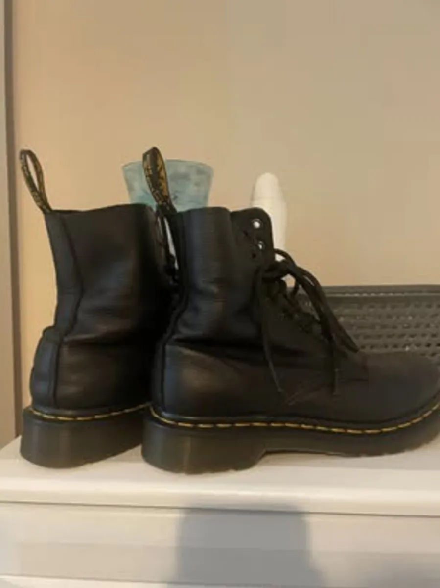 Dr Martens Black Leather Boots UK5 - Image 1