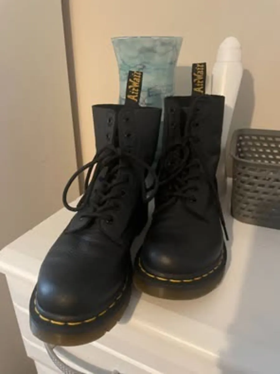 Dr Martens Black Leather Boots UK5 - Image 3