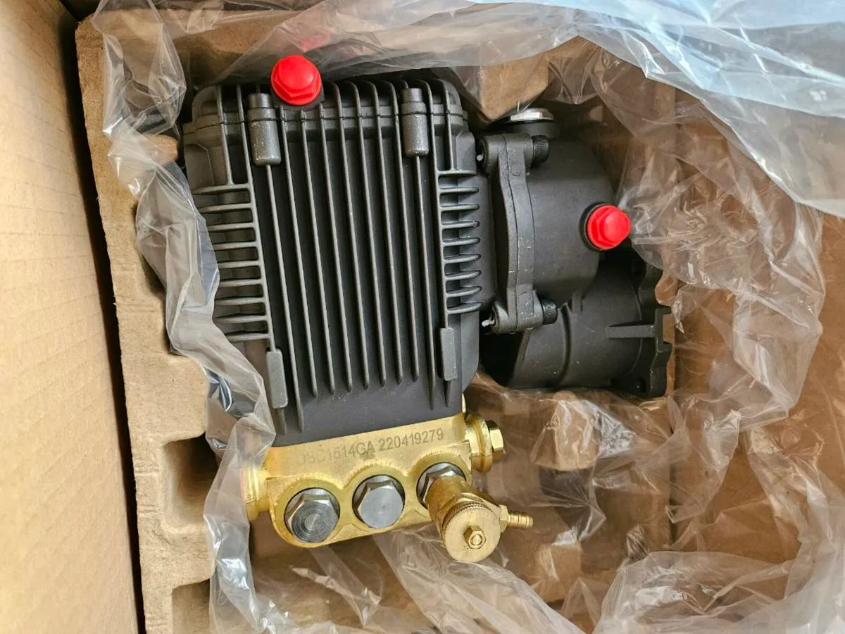 Power washer pump - Image 1