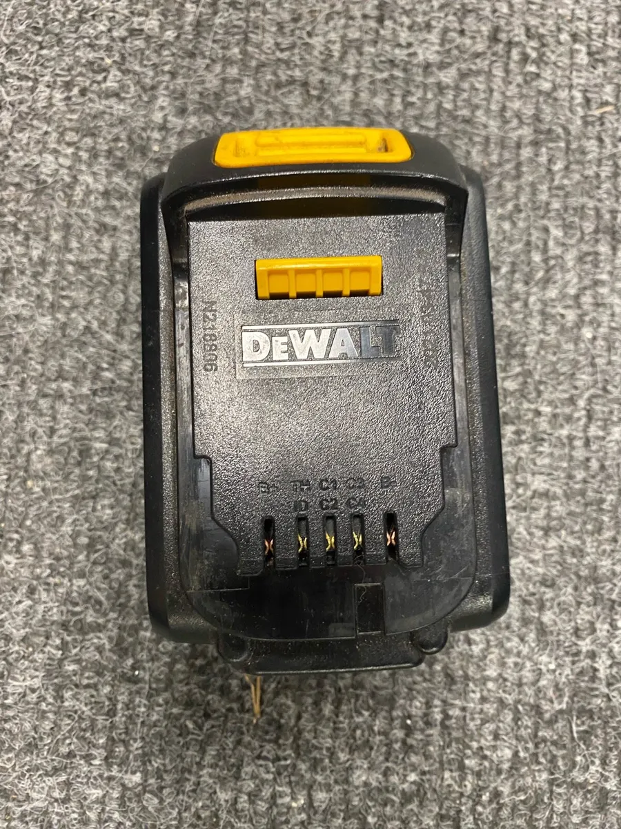 Dewalt 4AH Battery - Image 3