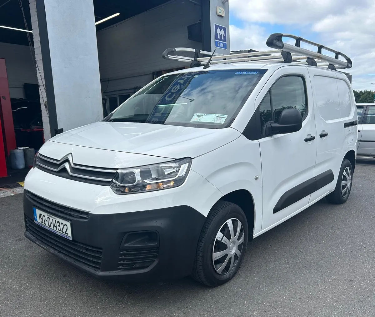 2019 Citroen Berlingo LX - Image 2
