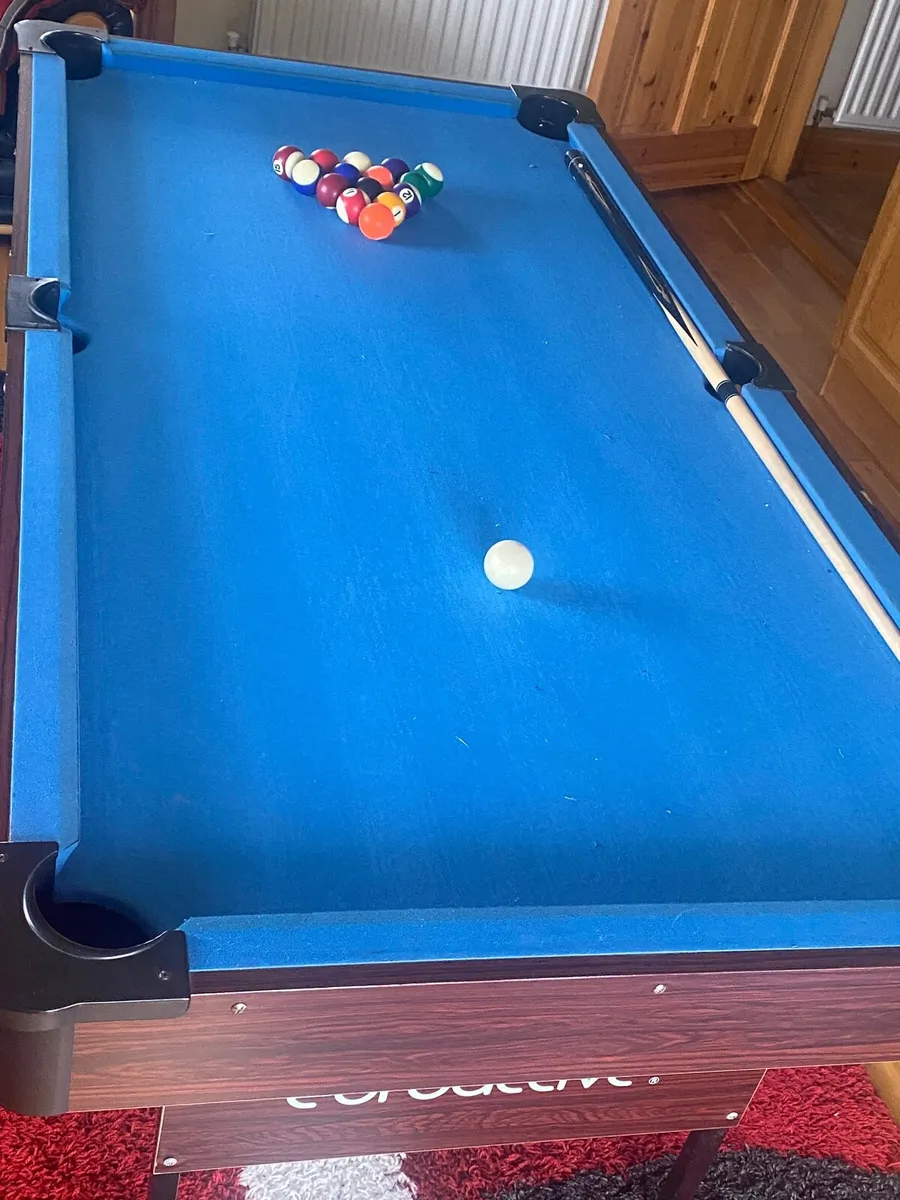 Pool table - Image 1