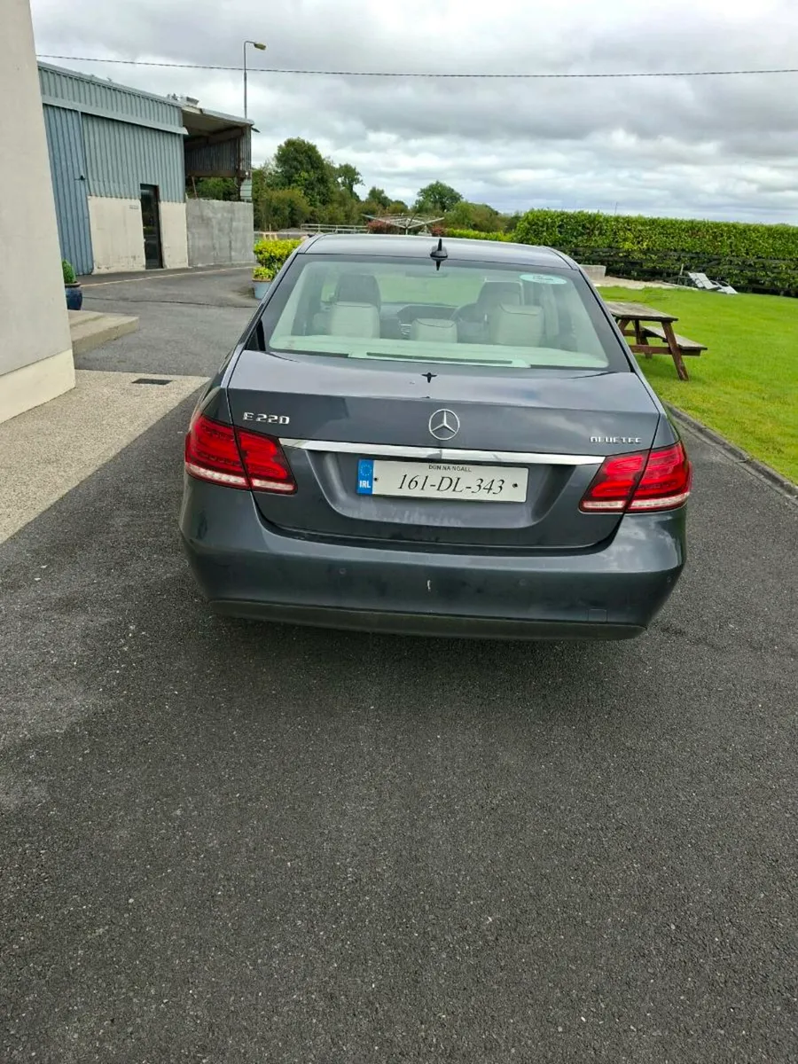 E220 MERCEDES - Image 2