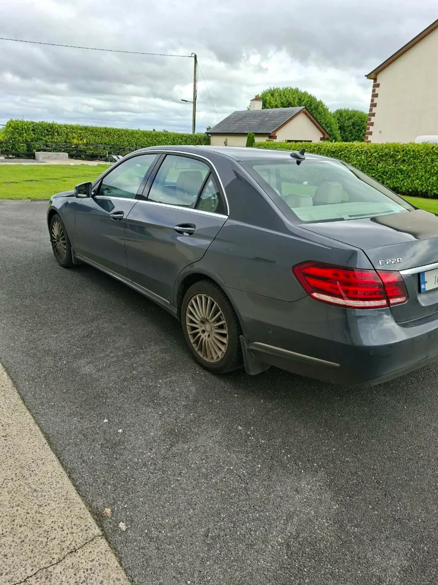 E220 MERCEDES - Image 3