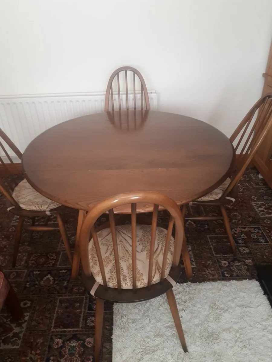 Table and chairs - Image 3