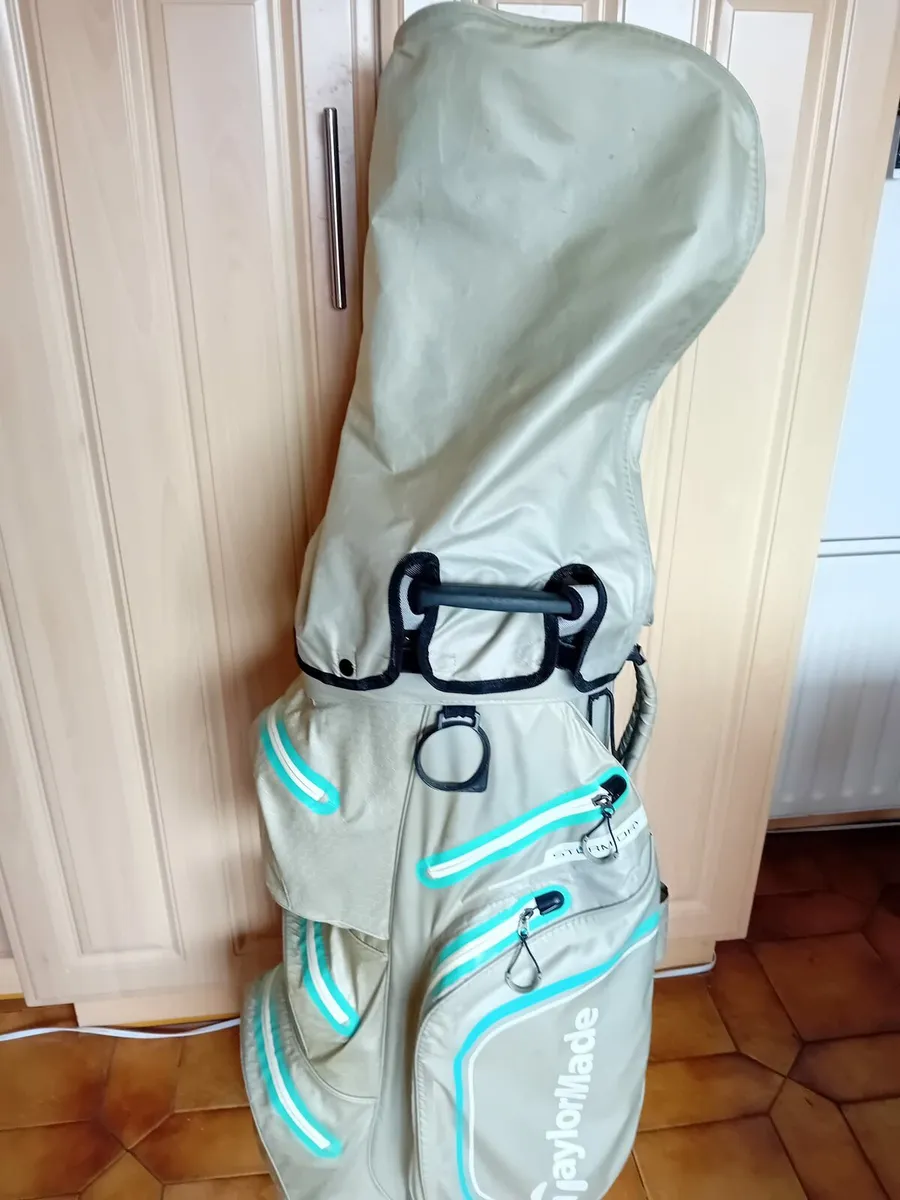 Golf bag and clubs - Image 1