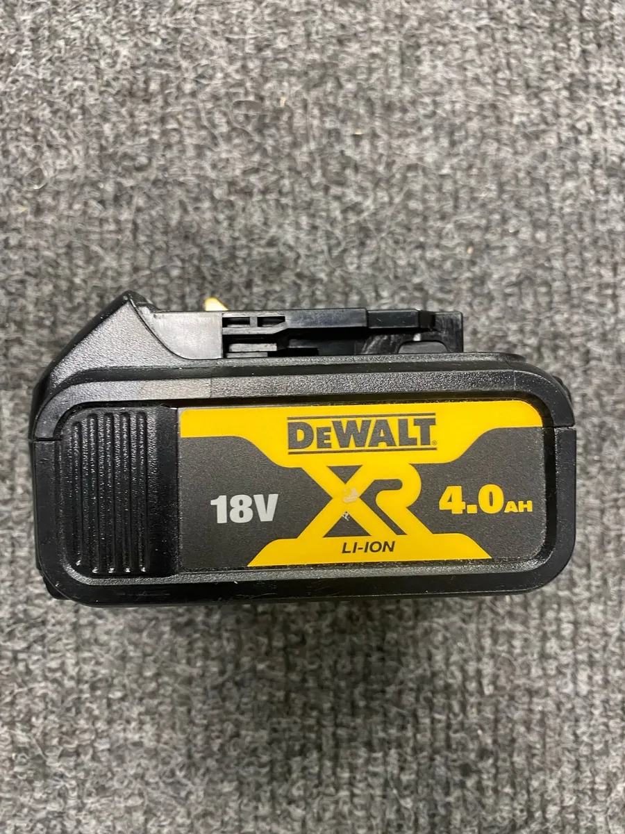 Dewalt Battery 18V 4AH - Image 1