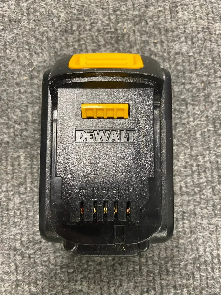 Dewalt Battery 18V 4AH - Image 3