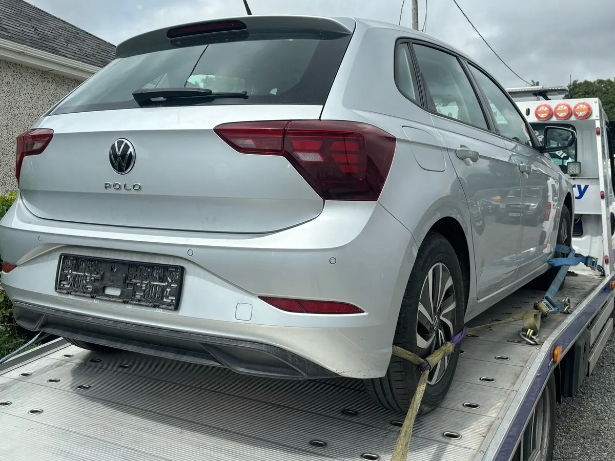 (242) Volkswagen Polo - Image 2