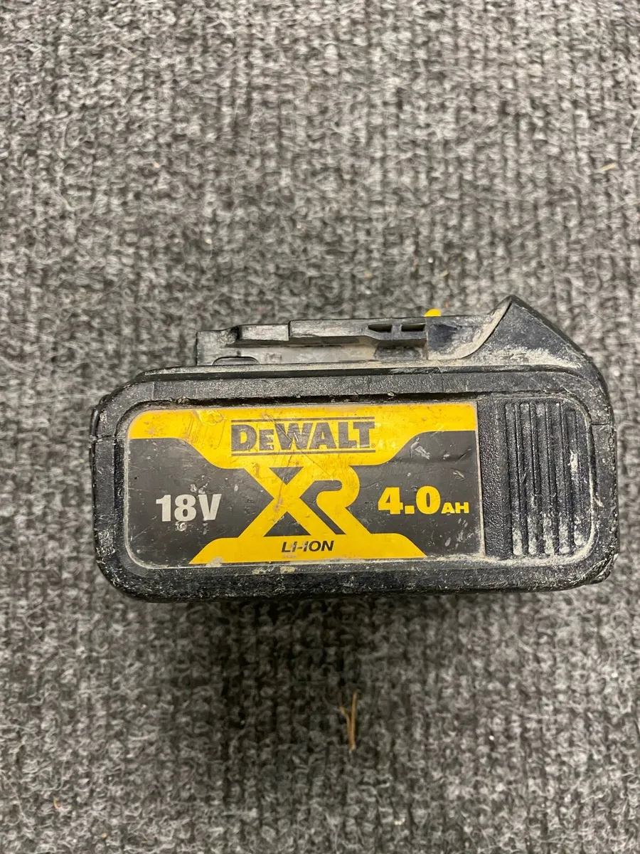 Dewalt Battery 4AH - Image 1