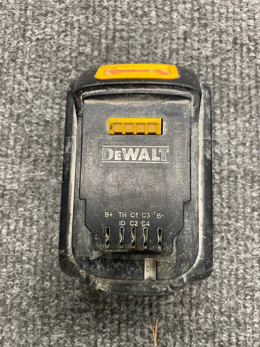 Dewalt Battery 4AH - Image 3