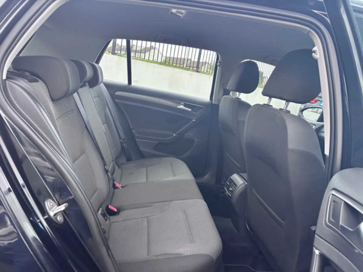 VOLKSWAGEN E-GOLF COMFORTLINE 136BHP 5 5DR AUTO - Image 4