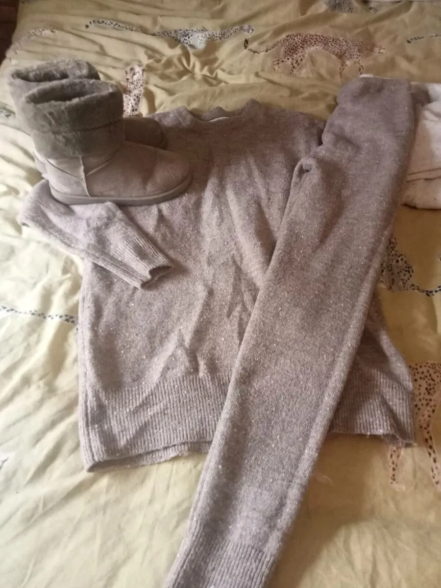 Ladies winter bundle size 8_10 boots size 5 - Image 4