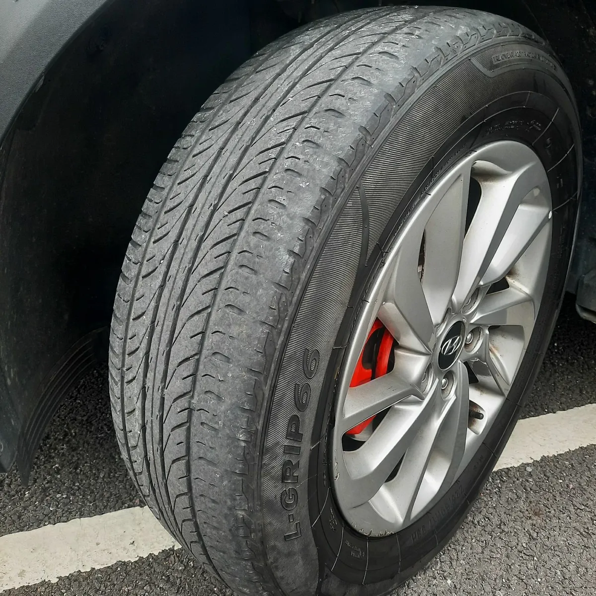 Hyundai Tucson Executive (well-kept, clean) - Image 3