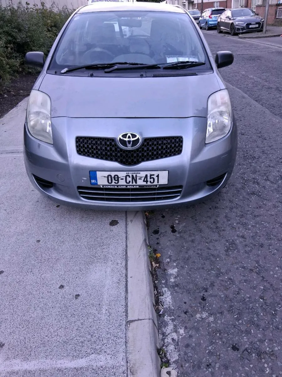 2009 TOYOTA YARIS TAX 09/25 - Image 2
