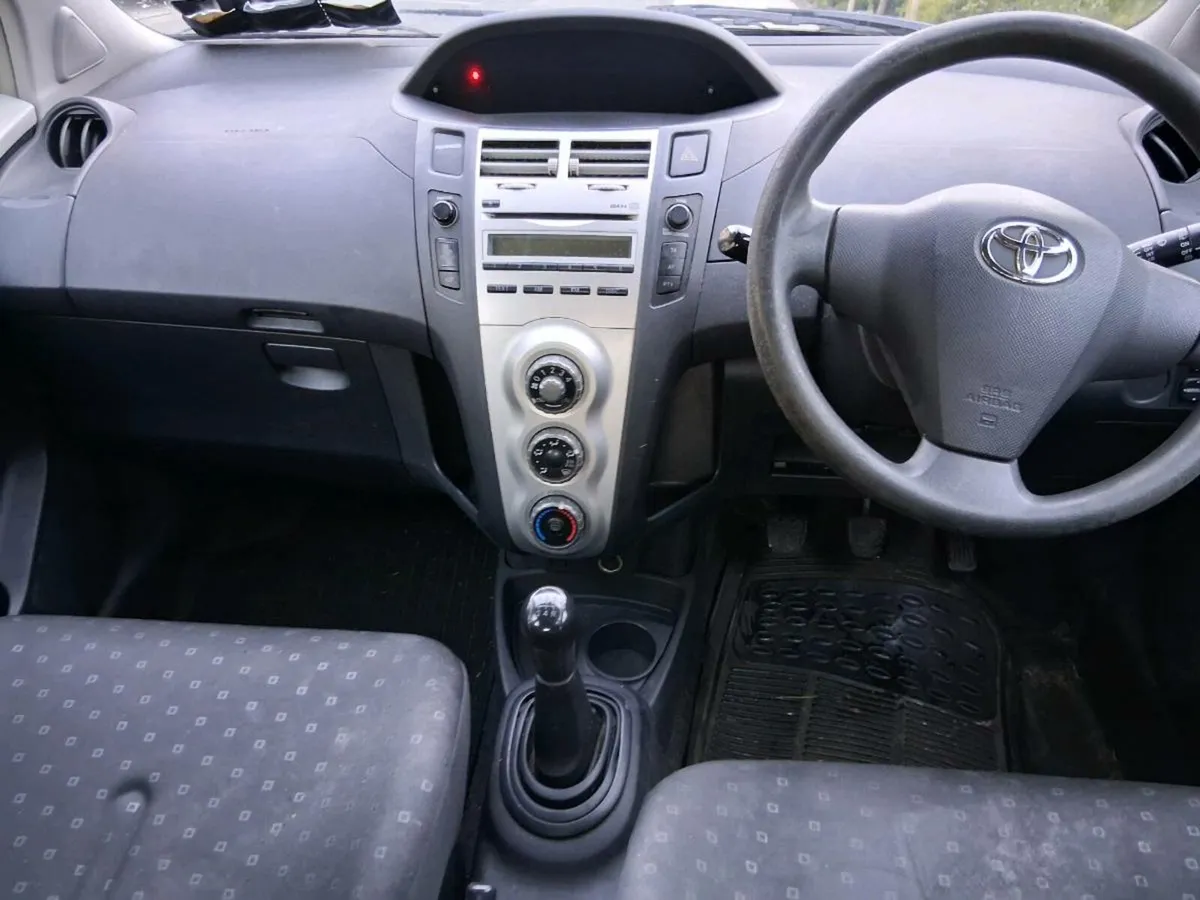 2009 TOYOTA YARIS TAX 09/25 - Image 4