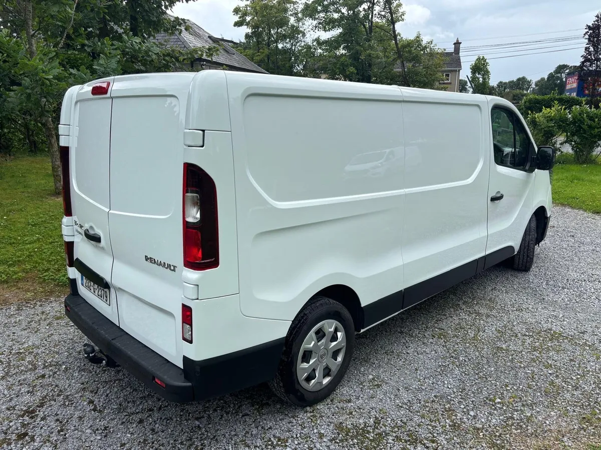 Renault Trafic 2023 - Image 2