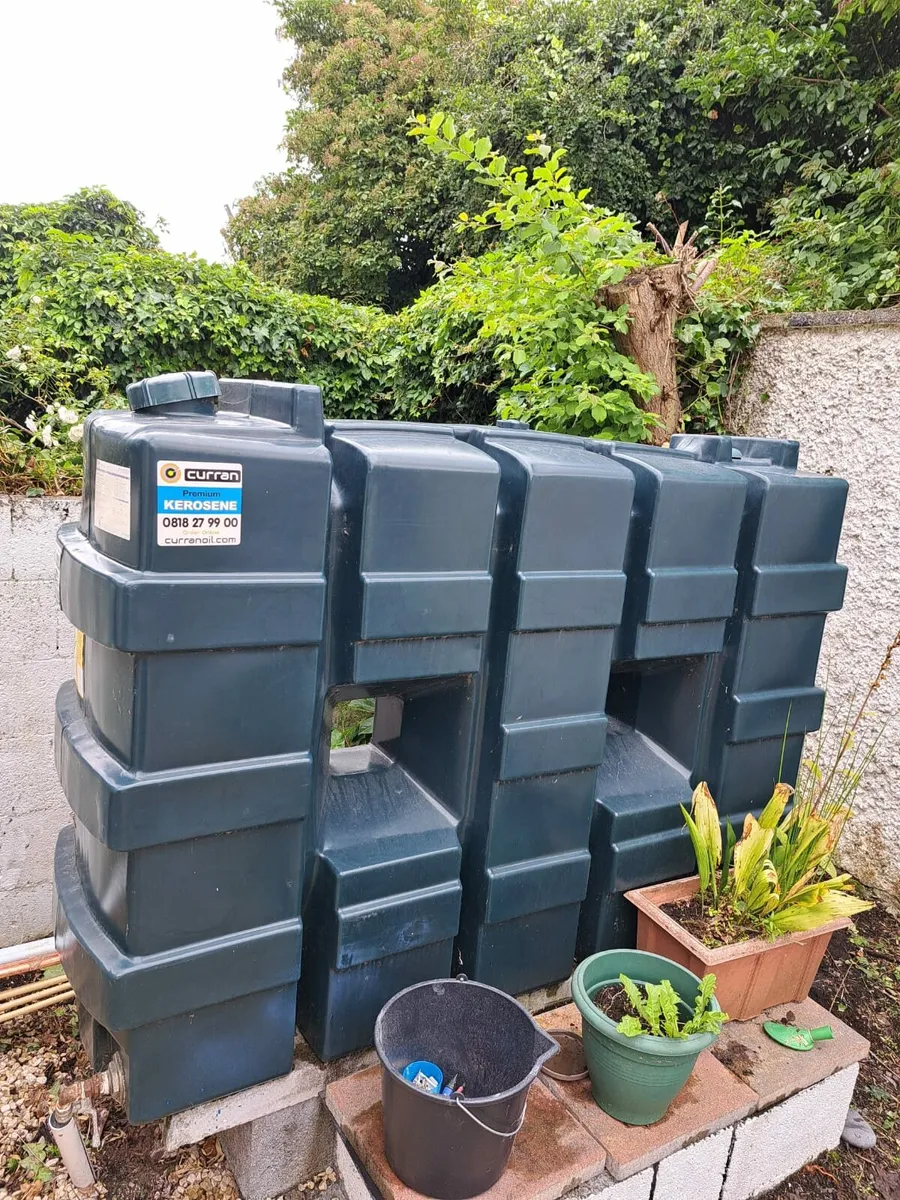 Plastic 1000 litre oil tank - Image 1