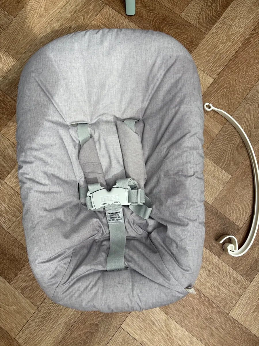 Stokke Tripp Trapp Newborn Seat with Toy hanger - Image 3