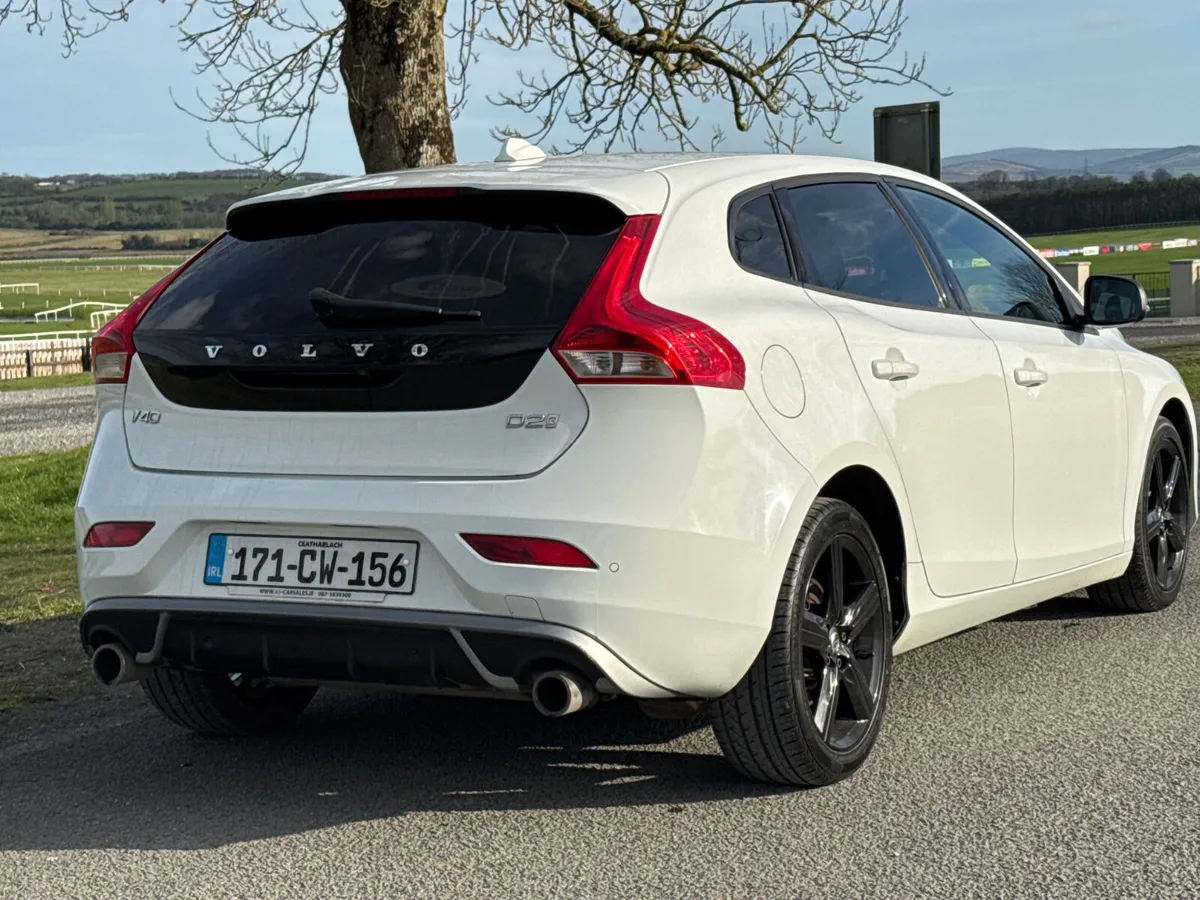 Volvo V40 2017 R-Design 2.0 - Image 4