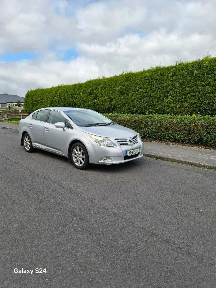 Toyota  Avensis  2010 Diesel - Image 1