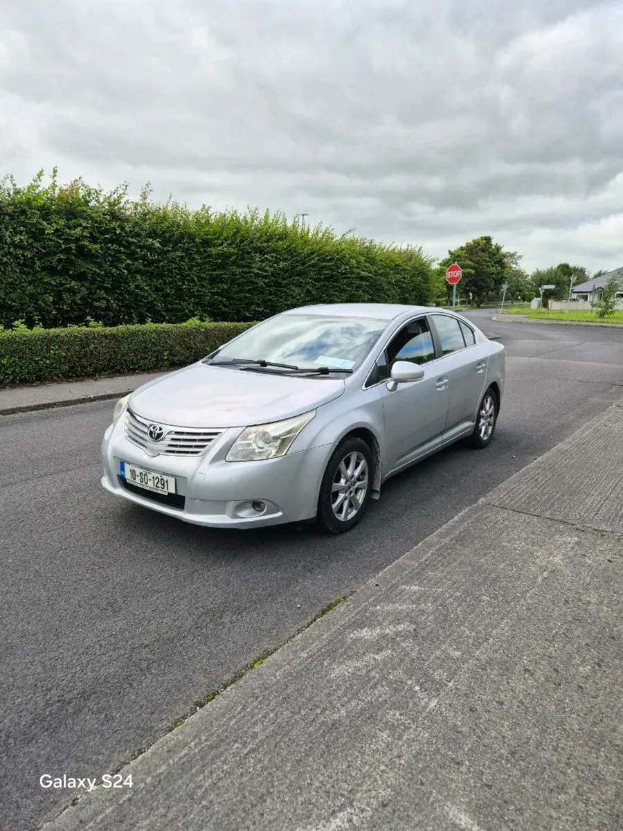 Toyota  Avensis  2010 Diesel - Image 2