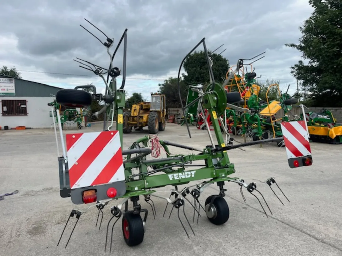 Fendt 5204 Tedder - Image 3