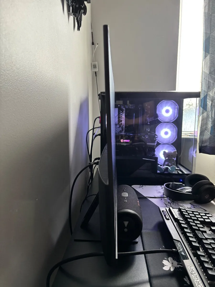 165hz, 27” Gaming monitor - Image 2